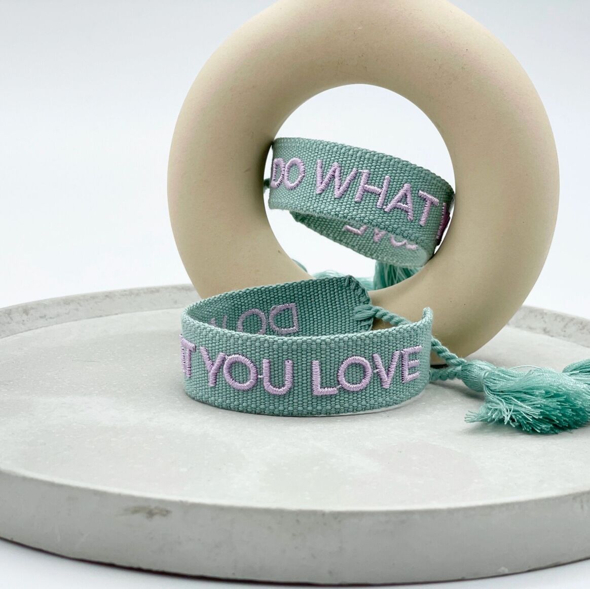 Armband med budskap
