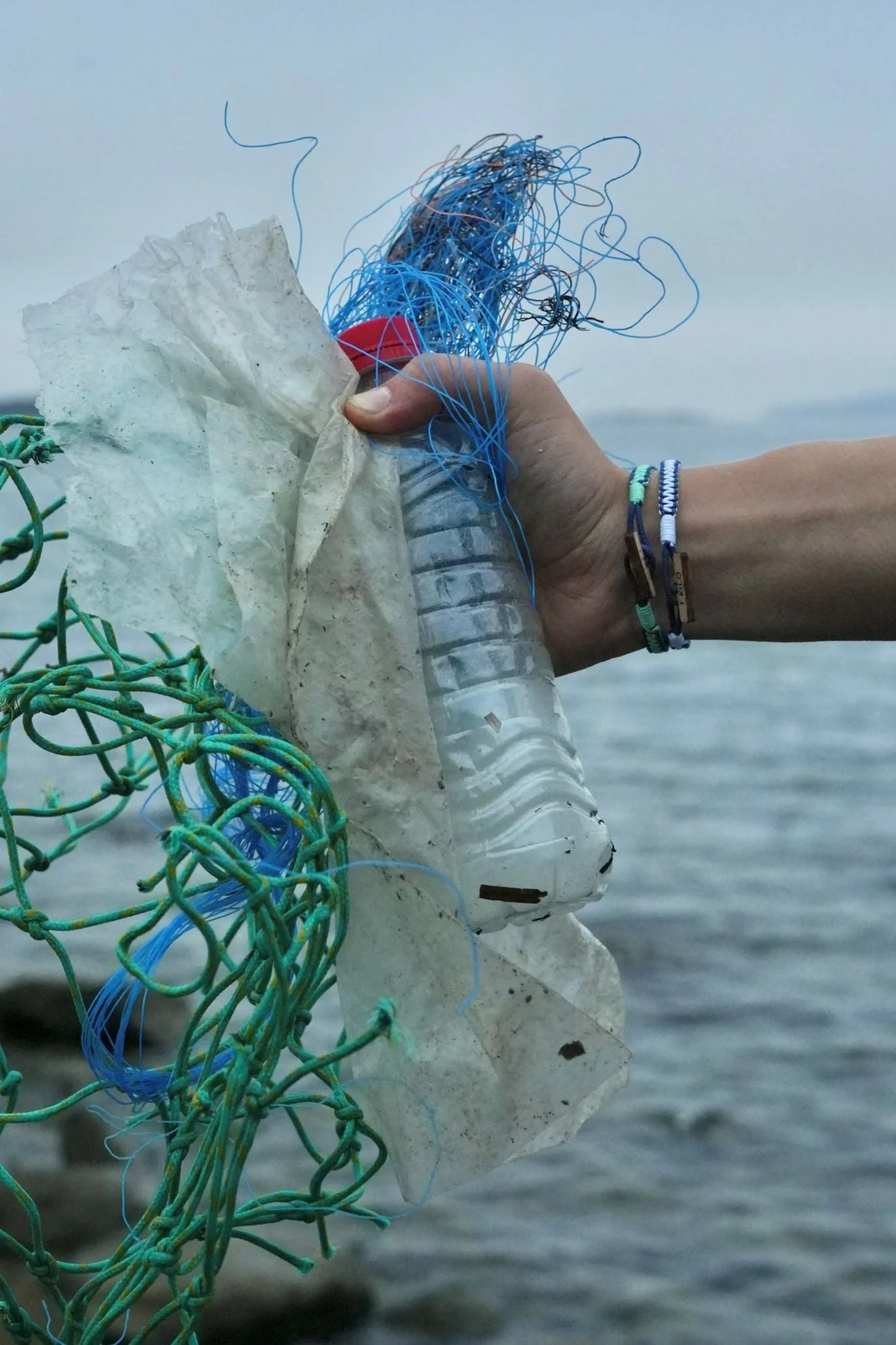 Actiontaker - Sea Blue/Sea Mint - Remove 1 kg of plastic!