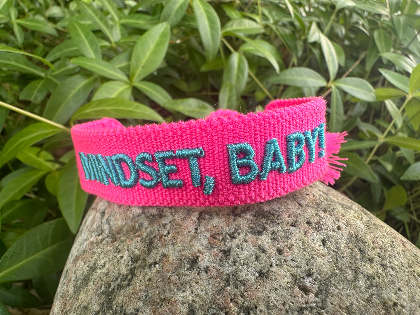 Vävt armband rosa