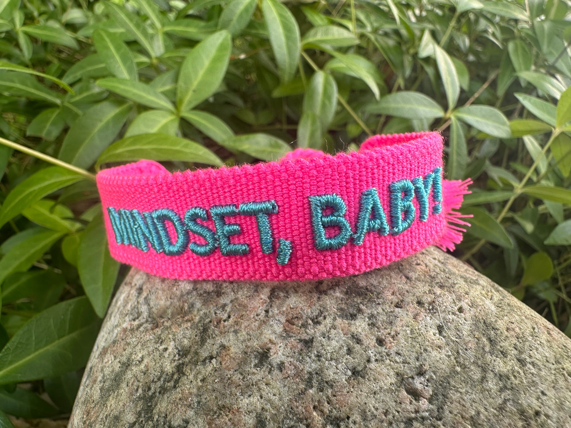 Vävt armband rosa