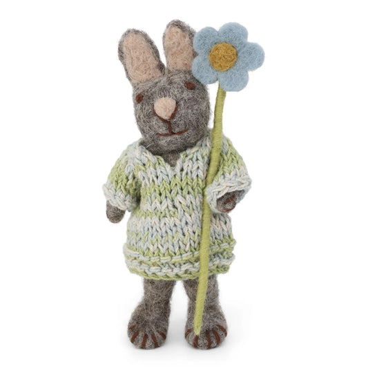 Tovad grå kanin med klänning och blå blomma (14cm)